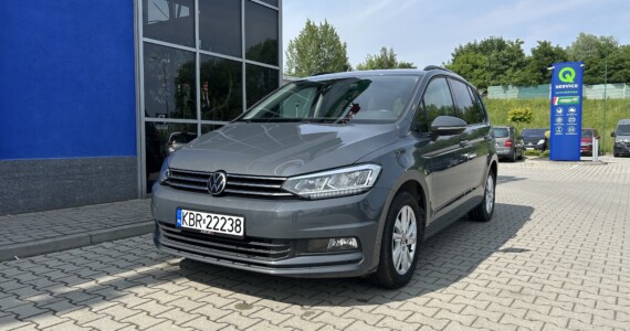 Wypożycz samochód Volkswagen Touran 2020  2.0 TDi